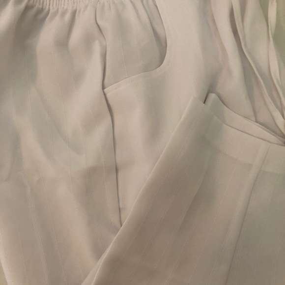 NEW Jeno Newman White Capris - Picture 6 of 10